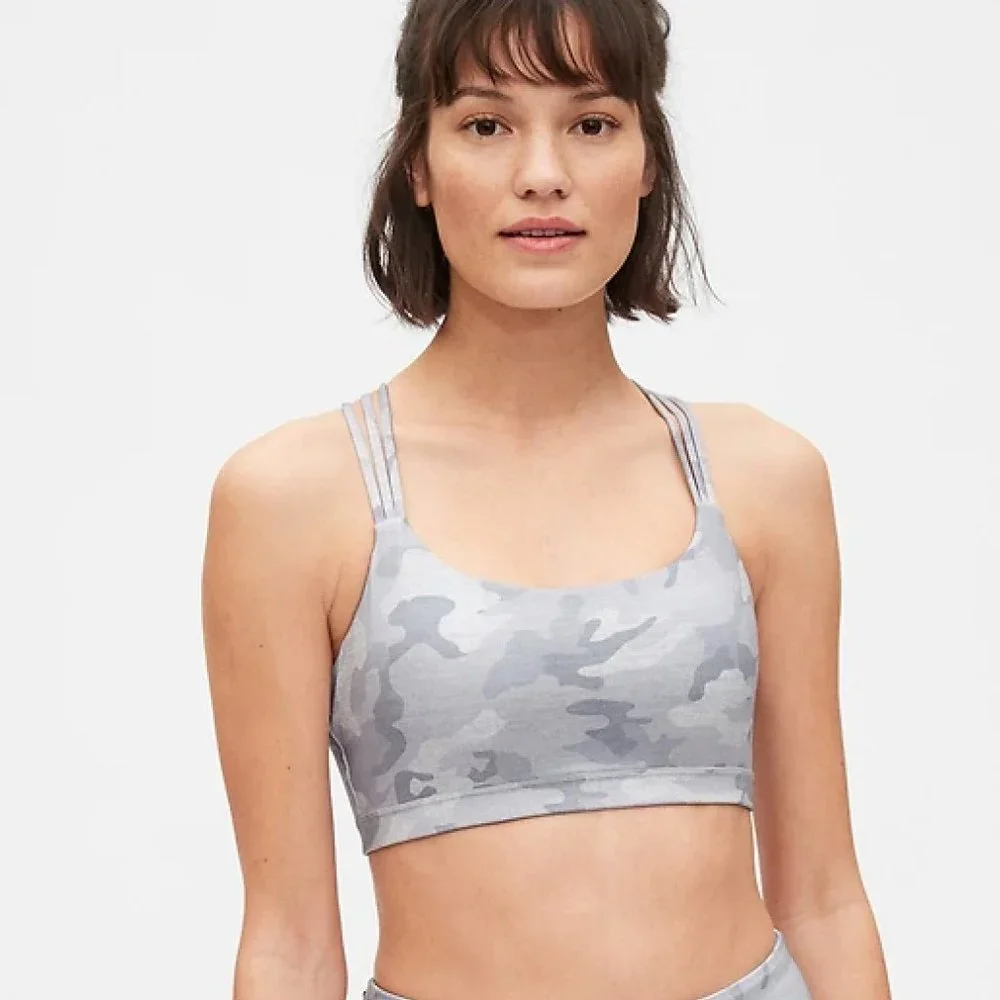 GapFit Eclipse Medium Support Strappy Sports Bra in Gray Camo NWT - Picture 1 of 4
